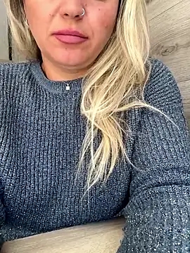 Snapshot of Daiana_Andra chatting on 10/06/25, 10:12 Daiana Andra online show from 10/06/25, 10:12