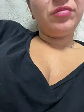 Snapshot of Daiana_Andra chatting on 10/18/25, 10:21 Daiana Andra online show from 10/18/25, 10:21