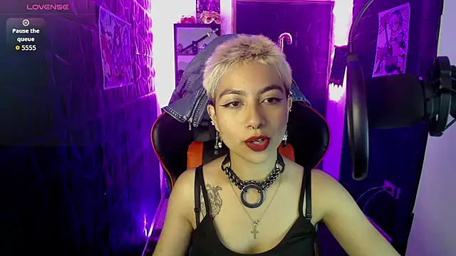 Snapshot of lunarichy22 chatting on 12/04/25, 09:01 lunarichy22 online show from 12/04/25, 09:01