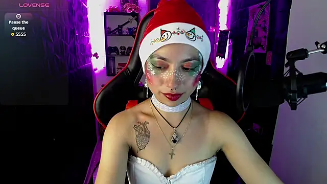 Snapshot of lunarichy22 chatting on 12/17/25, 11:22 lunarichy22 online show from 12/17/25, 11:22