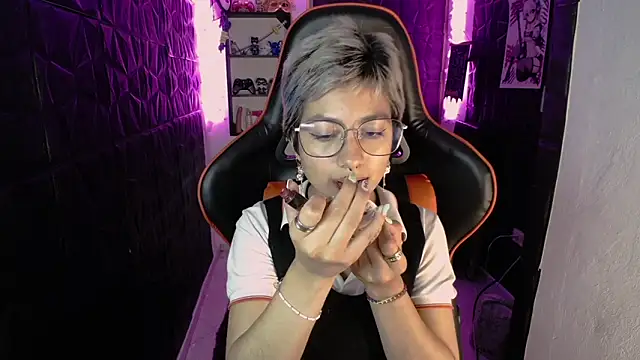 Snapshot of lunarichy22 chatting on 02/11/26, 08:36 lunarichy22 online show from 02/11/26, 08:36