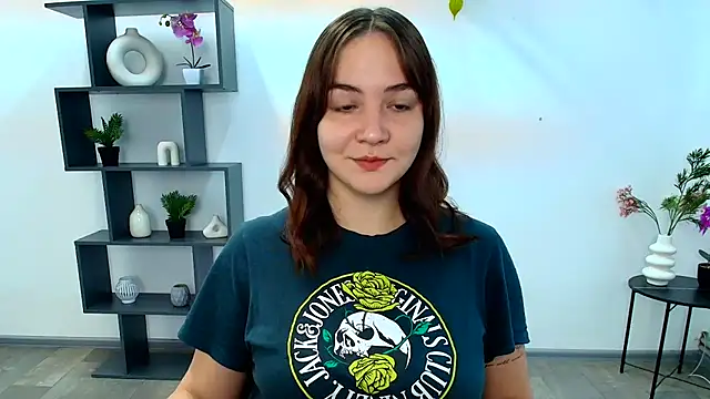 OliviaMontgommery online show from 10/21/25, 05:08