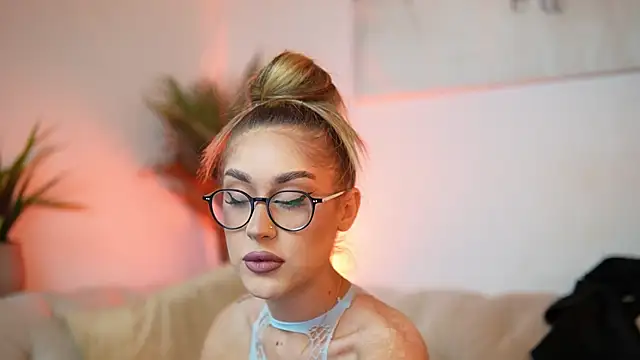 AileenKiss online show from 10/28/25, 07:38