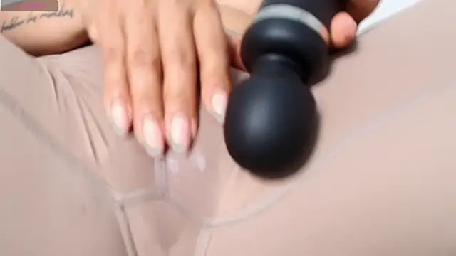 Snapshot of Shanell_Rousex chatting on 10/30/25, 05:35 Shanell Rousex online show from 10/30/25, 05:35