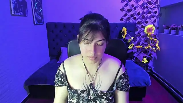 Violetta Swett  online show from 12/04/25, 04:05