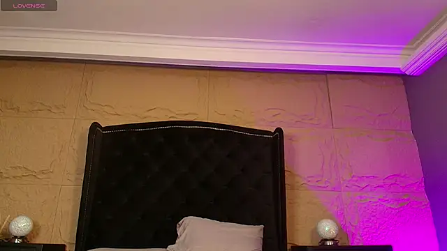 naomi hill1 online show from 10/10/25, 09:03