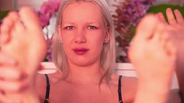 RanyThomson online show from 11/28/25, 12:08