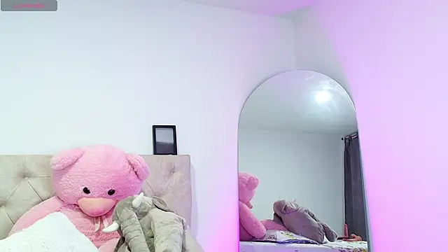 SoofiKiss online show from 11/19/25, 10:32