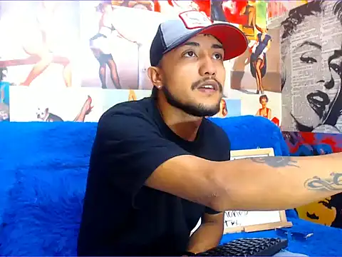 Snapshot of dazo_vnzl12 chatting on 10/15/25, 12:55 dazo vnzl12 online show from 10/15/25, 12:55