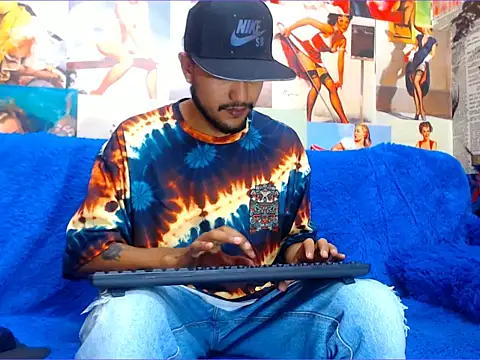 Snapshot of dazo_vnzl12 chatting on 10/18/25, 01:34 dazo vnzl12 online show from 10/18/25, 01:34