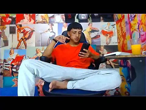 Snapshot of dazo_vnzl12 chatting on 12/05/25, 02:42 dazo vnzl12 online show from 12/05/25, 02:42