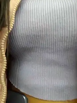 Lesli 14 online show from 11/17/25, 09:20