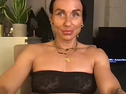 GluteQueenE online show from 03/12/26, 06:03