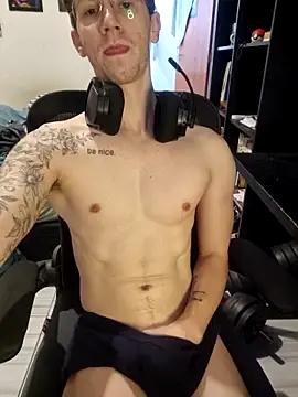 Snapshot of SweetGoodBoy22 chatting on 10/28/25, 03:25 SweetGoodBoy22 online show from 10/28/25, 03:25