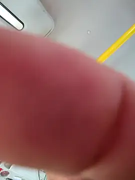 Snapshot of shannon_kinne_ chatting on 10/23/25, 01:32 shannon kinne online show from 10/23/25, 01:32