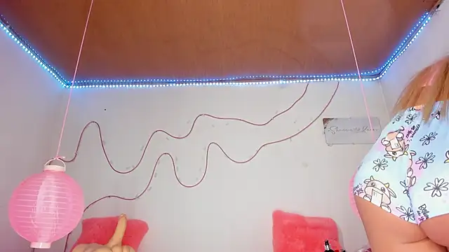 Snapshot of shannon_kinne_ chatting on 11/05/25, 01:22 shannon kinne online show from 11/05/25, 01:22