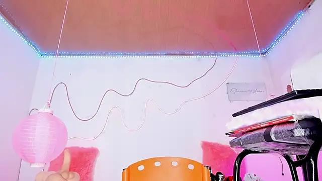 Snapshot of shannon_kinne_ chatting on 12/13/25, 07:53 shannon kinne online show from 12/13/25, 07:53