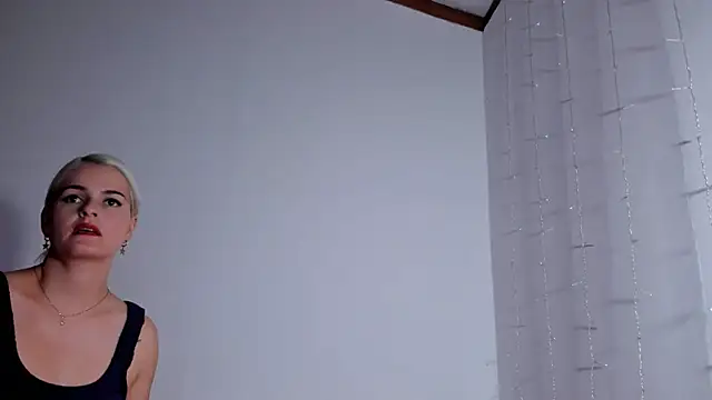 lili latina47 online show from 10/17/25, 08:33