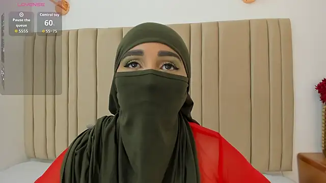 Snapshot of _alishaa_c chatting on 10/19/25, 03:40 alishaa c online show from 10/19/25, 03:40