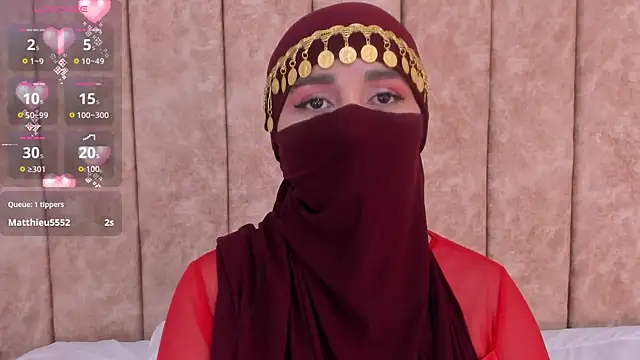 Snapshot of _alishaa_c chatting on 10/24/25, 10:33 alishaa c online show from 10/24/25, 10:33