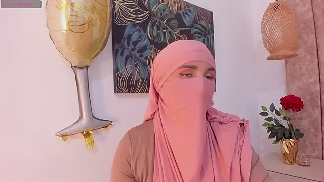 Snapshot of _alishaa_c chatting on 10/27/25, 08:02 alishaa c online show from 10/27/25, 08:02