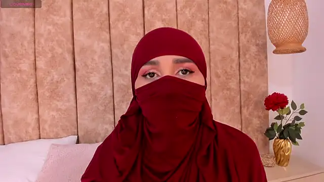 Snapshot of _alishaa_c chatting on 11/04/25, 02:54 alishaa c online show from 11/04/25, 02:54