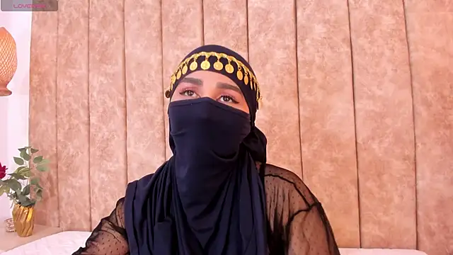 Snapshot of _alishaa_c chatting on 11/15/25, 02:20 alishaa c online show from 11/15/25, 02:20