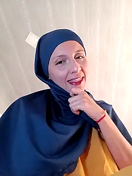 Snapshot of Aafsha_ chatting on 10/18/25, 12:17 Aafsha online show from 10/18/25, 12:17