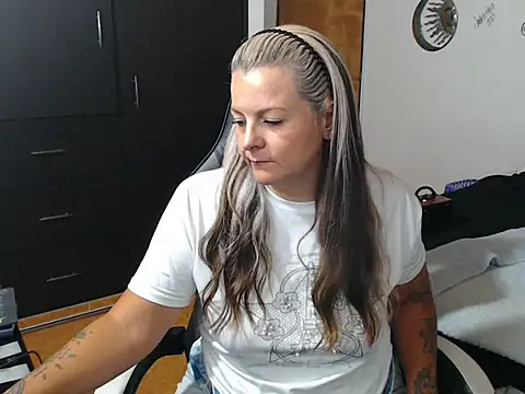 perlagoloza05 online show from 10/06/25, 03:26