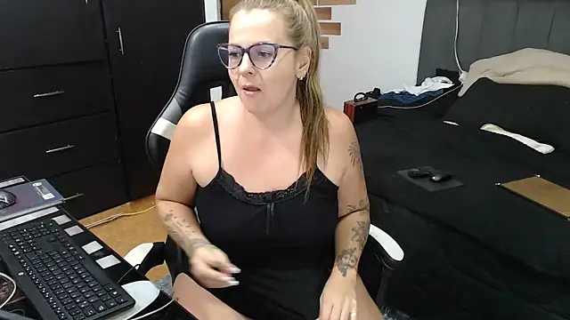 perlagoloza05 online show from 02/18/26, 02:51