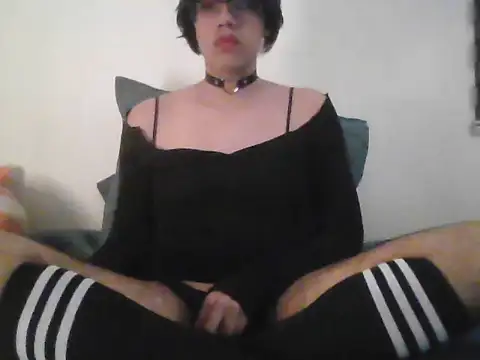 Sunny Pebble online show from 11/29/25, 03:20