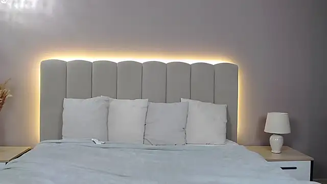 DianaMello online show from 12/17/25, 04:07