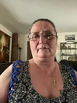HurtfulExplorer67 online show from 05/16/26, 06:28