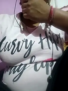 Snapshot of Priyanka_hot54 chatting on 10/31/25, 09:32 Priyanka hot54 online show from 10/31/25, 09:32