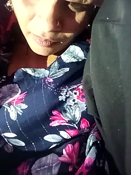 Snapshot of Priyanka_hot54 chatting on 12/22/25, 04:15 Priyanka hot54 online show from 12/22/25, 04:15