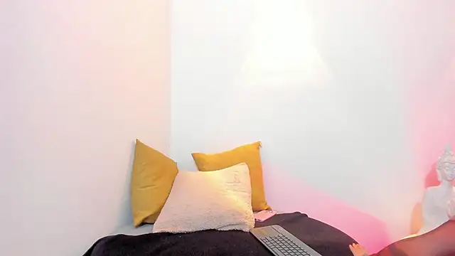 ZammyRossee online show from 10/12/25, 03:27