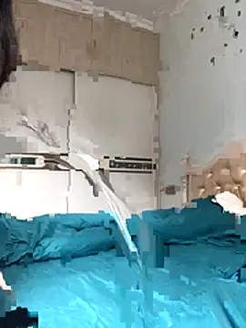 Snapshot of Mile-m chatting on 10/28/25, 04:05 Mile-m online show from 10/28/25, 04:05