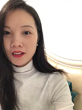 Snapshot of Mile-m chatting on 11/11/25, 12:16 Mile-m online show from 11/11/25, 12:16