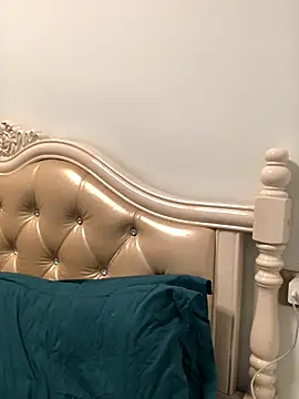 Snapshot of Mile-m chatting on 11/26/25, 02:18 Mile-m online show from 11/26/25, 02:18