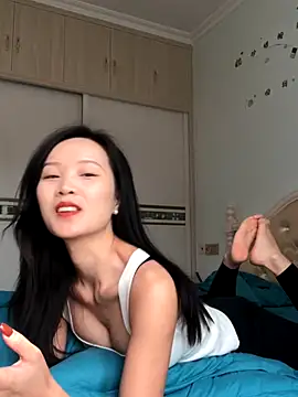 Snapshot of Mile-m chatting on 11/28/25, 03:42 Mile-m online show from 11/28/25, 03:42