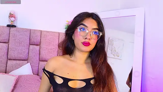 Snapshot of AmyVega_ chatting on 10/28/25, 02:31 AmyVega online show from 10/28/25, 02:31