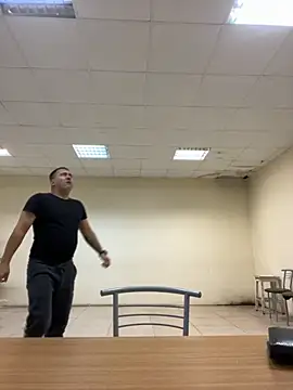 Snapshot of Mahrovmaxim chatting on 10/18/25, 05:21 Mahrovmaxim online show from 10/18/25, 05:21