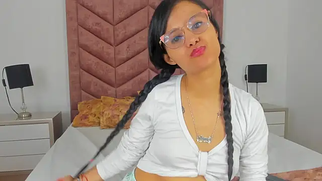 Snapshot of Alanha__ chatting on 10/16/25, 02:23 Alanha online show from 10/16/25, 02:23