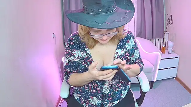 VestaWoody online show from 11/24/25, 07:19