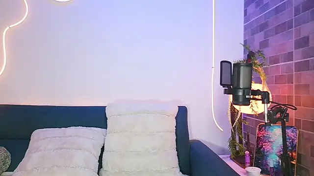 luna valen online show from 04/23/26, 03:41