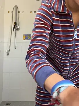 Snapshot of quinten_bel chatting on 10/04/25, 09:29 quinten bel online show from 10/04/25, 09:29