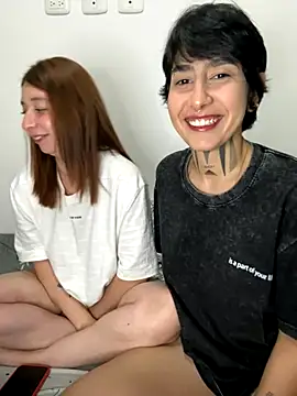 Snapshot of DaisyEmily chatting on 10/19/25, 11:16 DaisyEmily online show from 10/19/25, 11:16