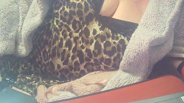 Playful MILF Demi online show from 10/31/25, 12:33