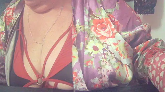 Playful MILF Demi online show from 11/17/25, 08:25