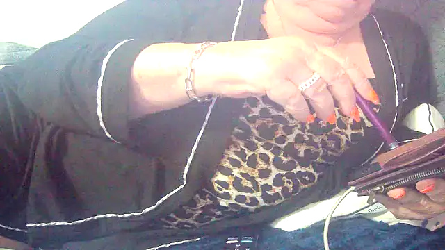 Playful MILF Demi online show from 03/20/26, 12:37